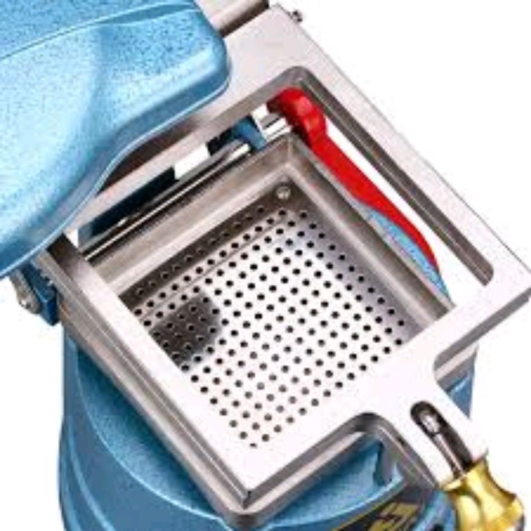 Laboratory Technician Dental Vacuum Former Machine By Scantrik