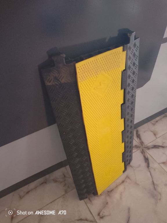 4-channel Heavy Duty Rubber Cable Protector Floor Cover By Hiphen Solution