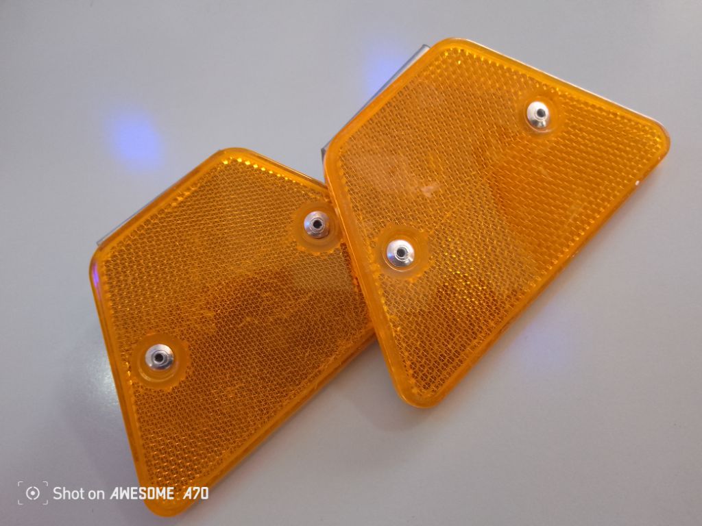 Yellow Galvanised steel Guard Rail Reflector, For Road Safety By Hiphen Solution