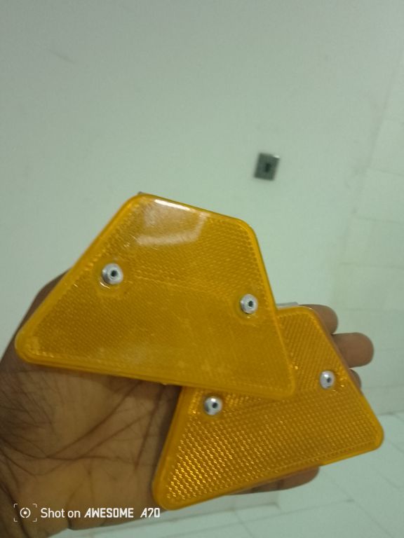 Highway Roadside Traffic Safety Reflectors By Hiphen Solution