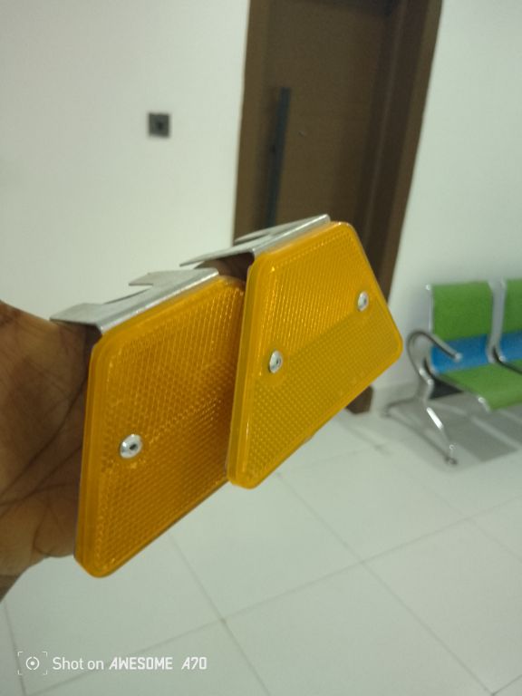 Traffic Safety Delineator Highway Guardrail Reflector By Hiphen Solution