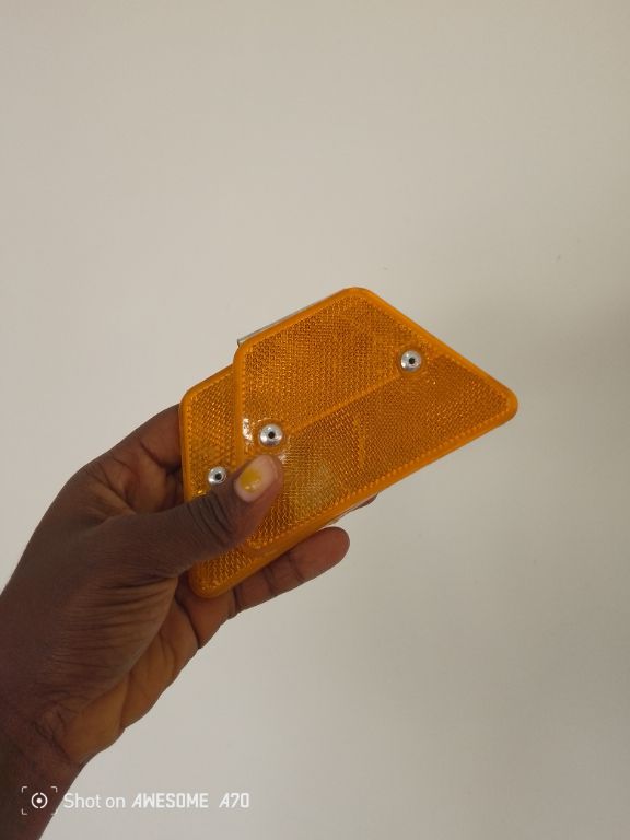 7 M Guard Rail & Tree Reflectors, For Road Safety By Hiphen Solution