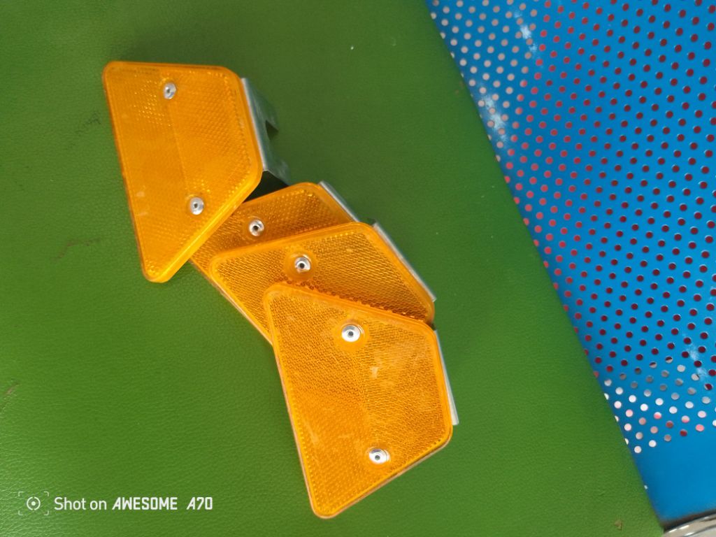 Ready to Ship High Quality Waterproof Red/Yellow Highway Guardrail Reflector By Hiphen Solution