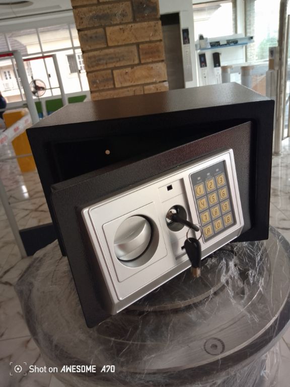 Large Safe Box By Hiphen Solution