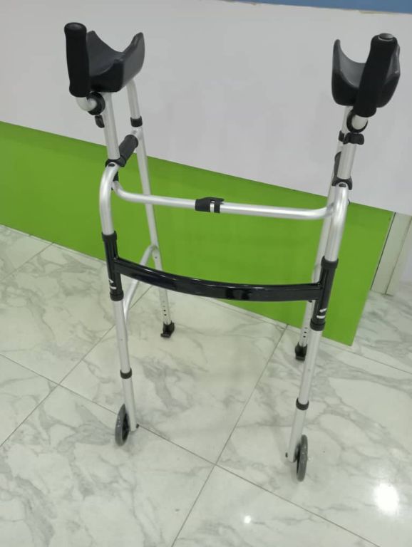 Aluminum Walking Aid by Scantrik