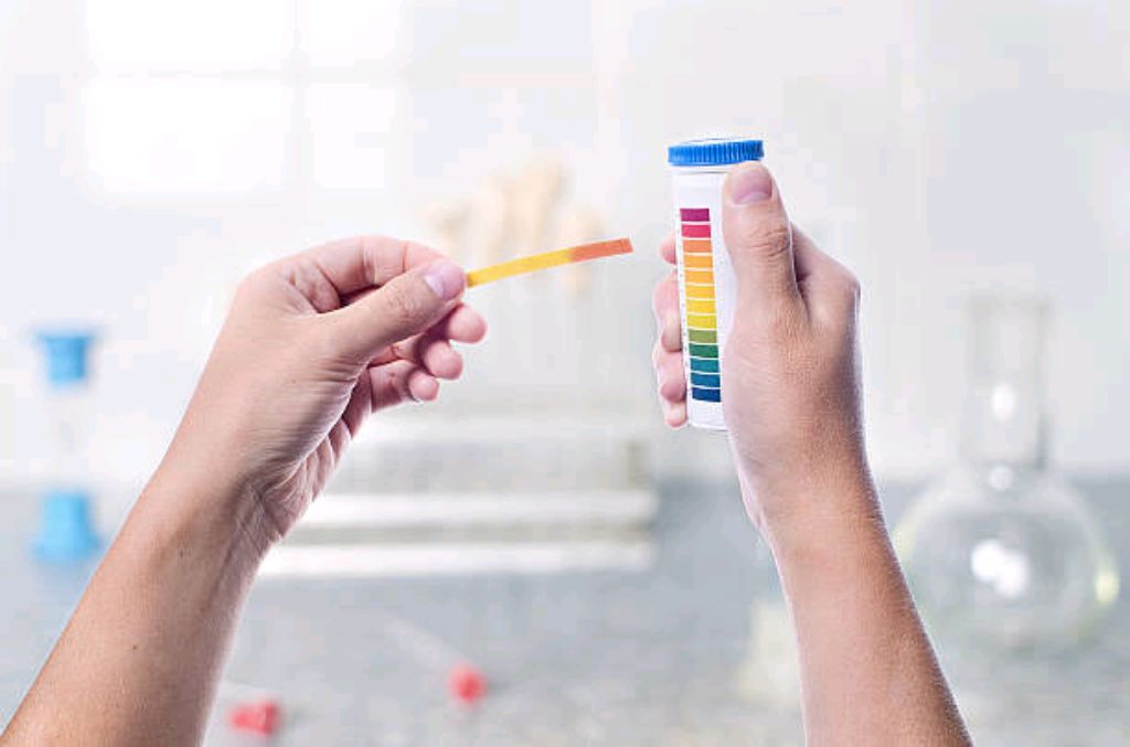 pH universal paper test strips by Scantrik