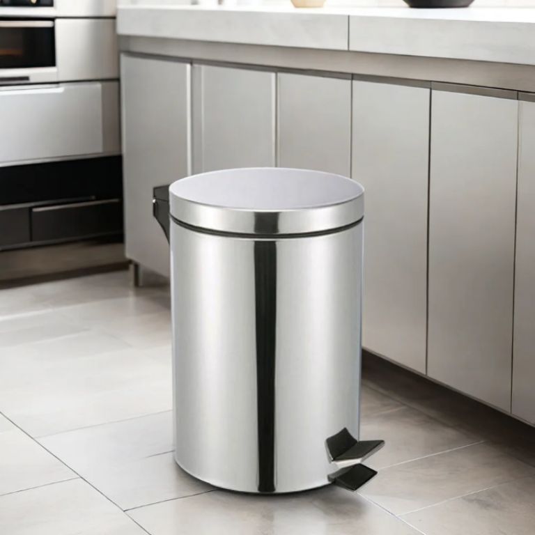 Touch-Free Trash Can by Scantrik