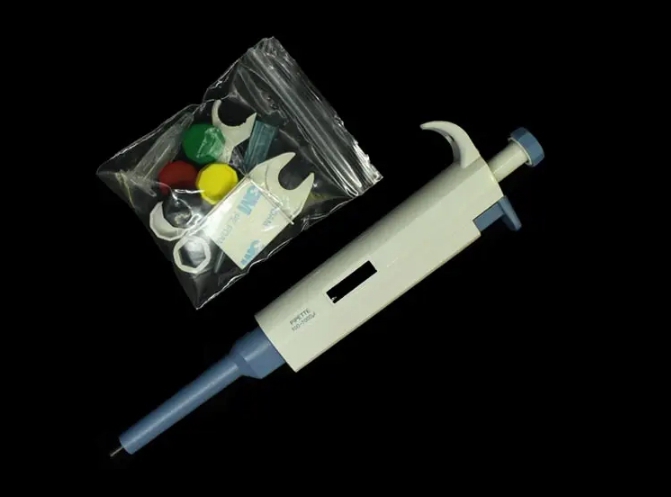 Sterile Adjustable Pipette 10-100µL by Scantrik