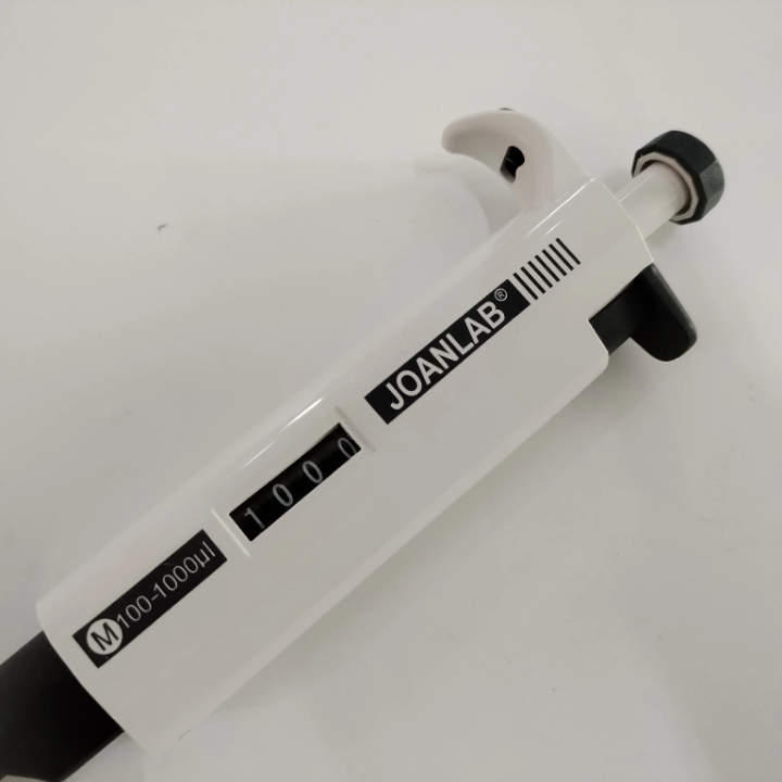 Hospital Adjustable Pipette 100-1000µL by Scantrik