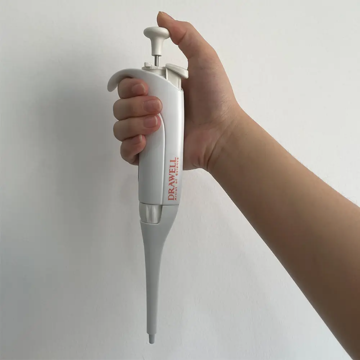 Healthcare Adjustable Pipette 20-200µL by Scantrik