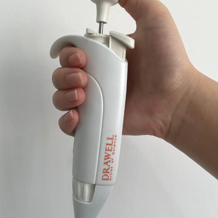 Medical Adjustable Pipette 20-200µL by Scantrik