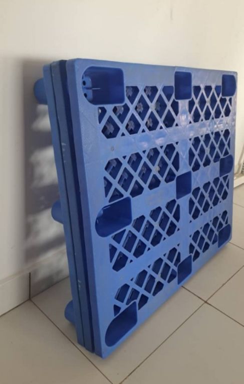 Heavy Duty Industrial Plastic Pallet 120×100×15 by Scantrik