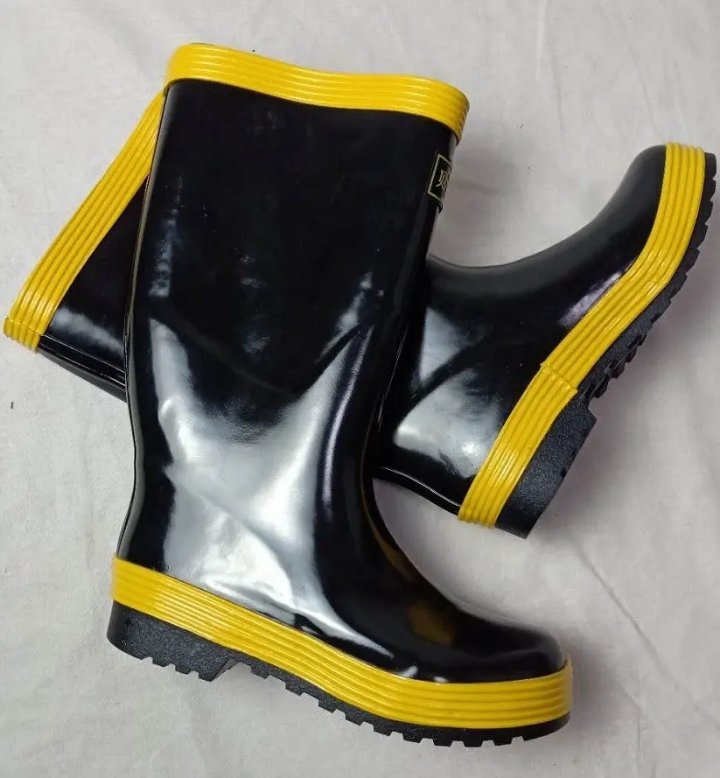 Safety Rain Boots for Farm Workers by Hiphen solutions