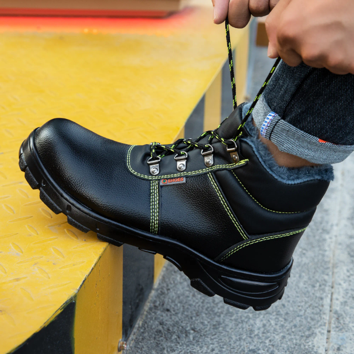 Safety Shoes for Electronic Work by Hiphen solutions