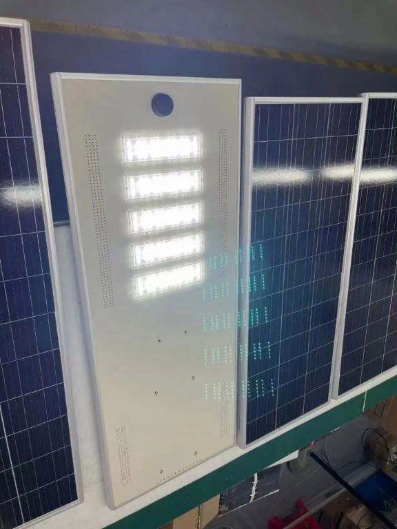 Wholesale & Factory Price 5-Eye 400W Integrated Solar Street Light by Hiphen solutions