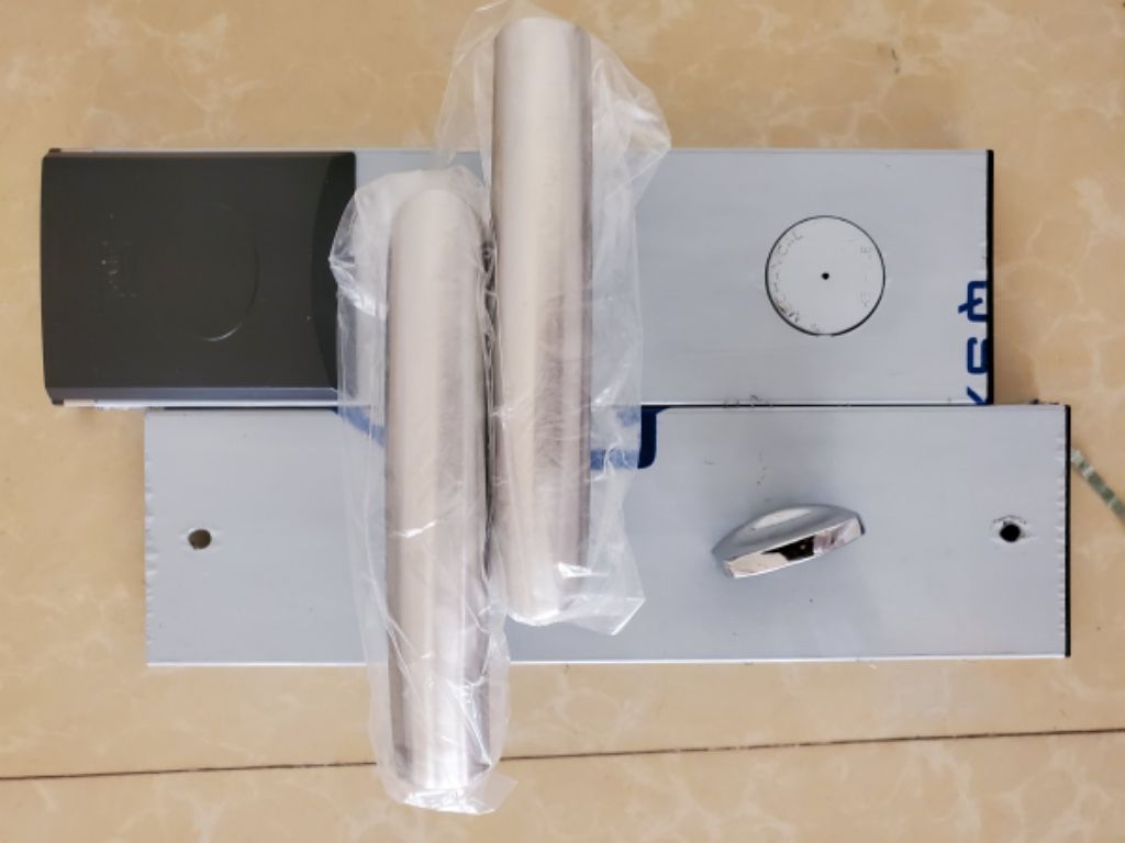 Alphar 01 silver hotel cardlock by Hiphen solutions