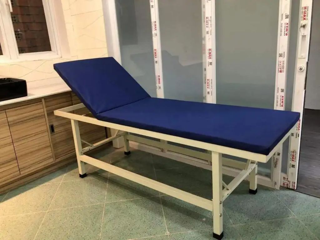 Clinic Couch by Scantrik