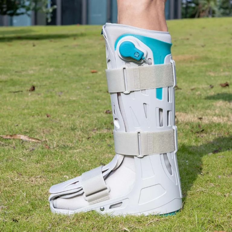Aircast Pneumatic Boot Walker Brace by Scantrik