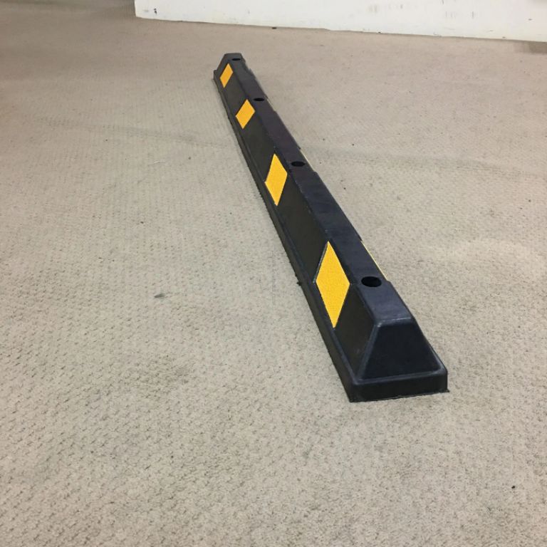 High-Visibility Wheel Stopper 1,650mm by Hiphen solutions