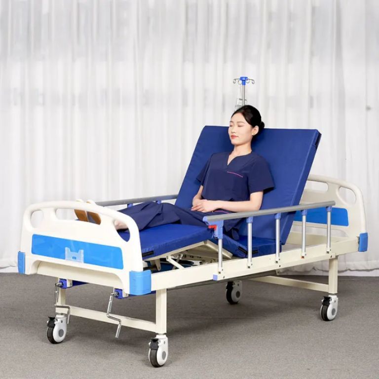 Manual adjustment hospital bed by Scantrik