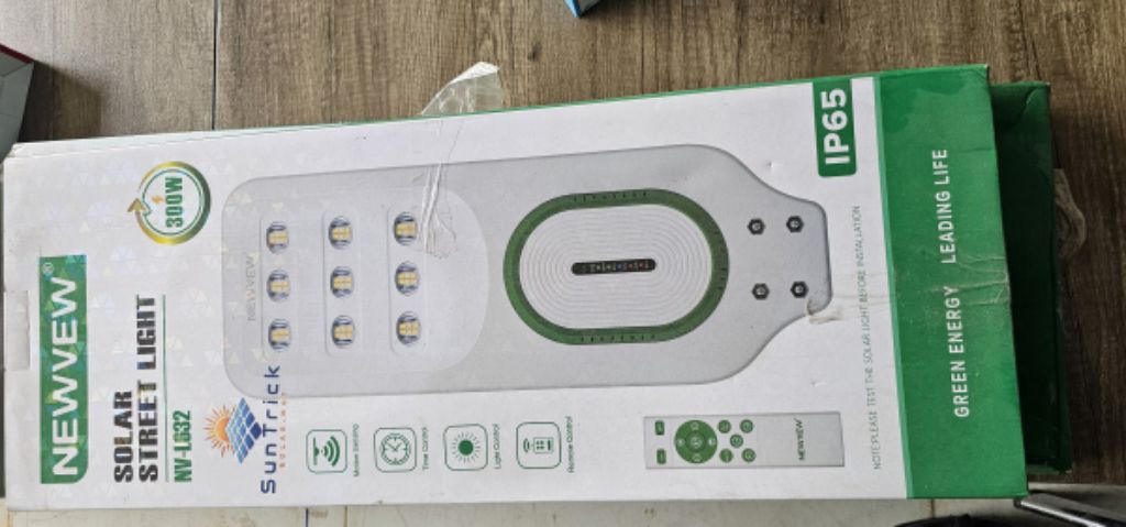NEWVEW 400W All In One Solar Street Light (NV-L633) by Lumett