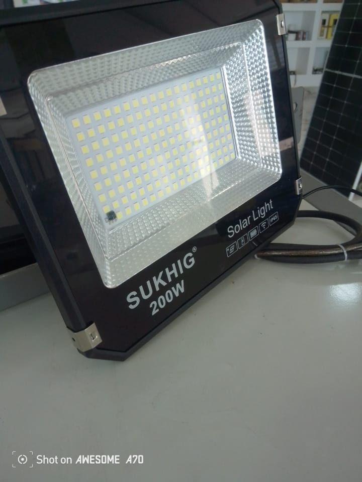 SukHig 200w Solar Light