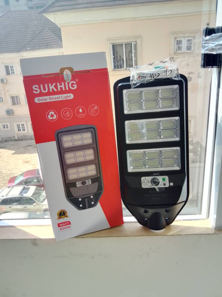 SUKHIG 600W All In One Solar Street Light By Lumett