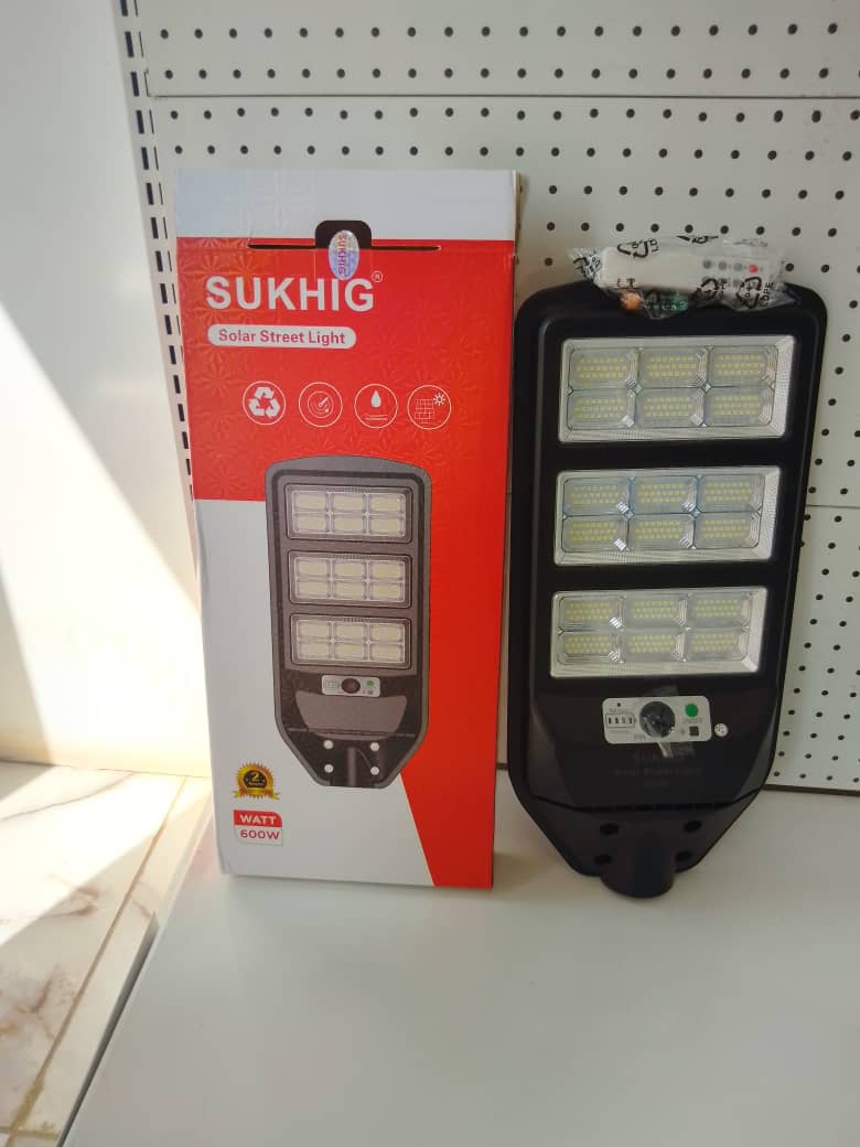 SUKHIG 600W All In One Solar Street Light By Lumett