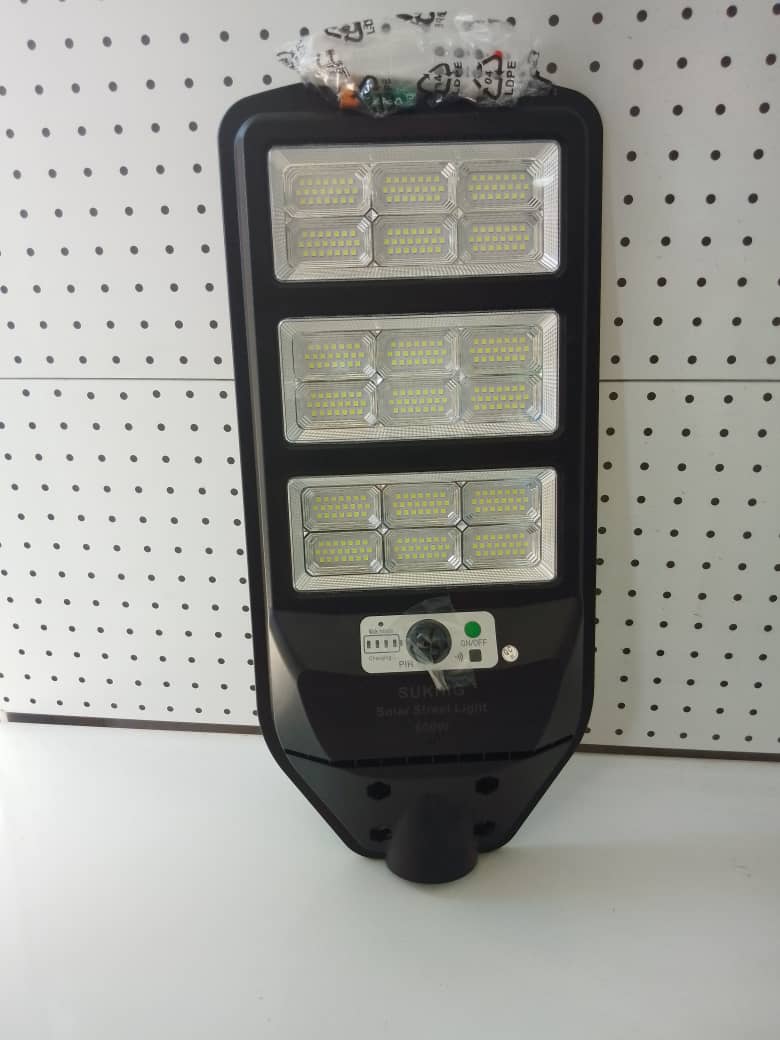 SUKHIG 600W All In One Solar Street Light By Lumett