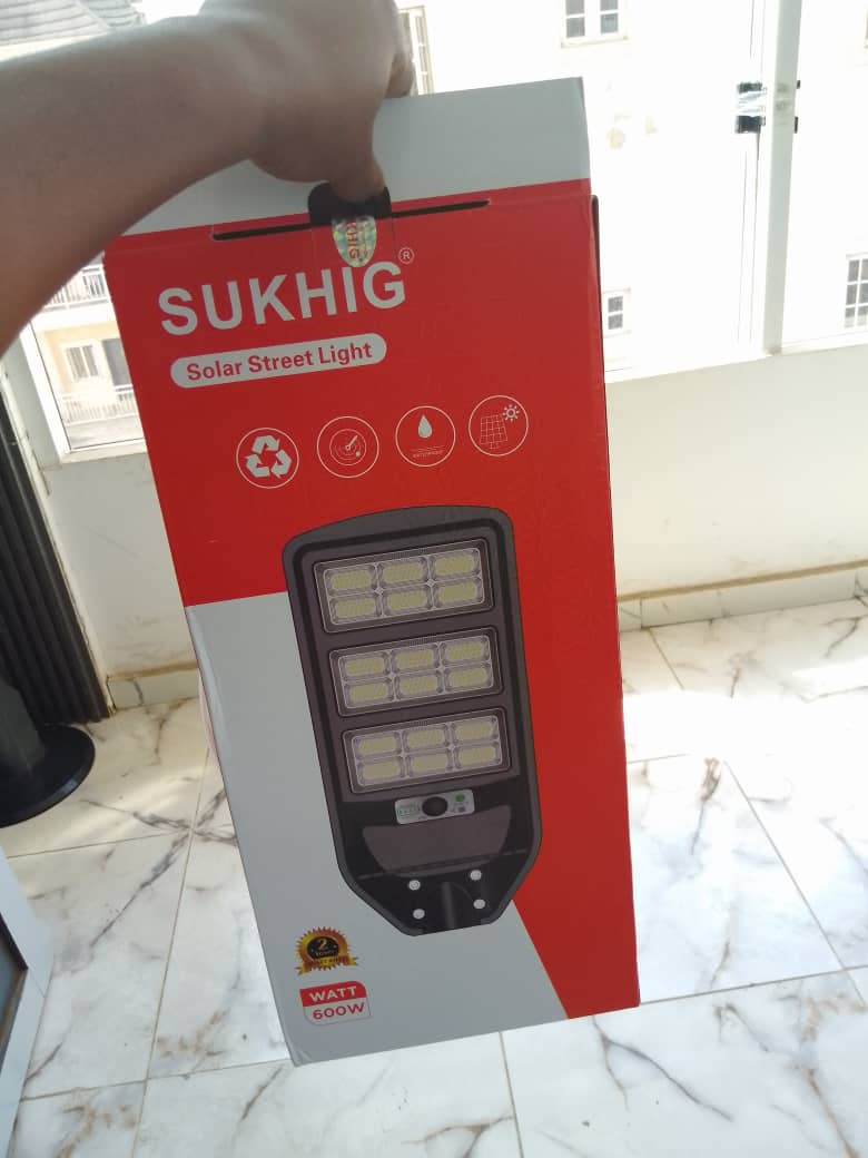 SUKHIG 600W All In One Solar Street Light By Lumett