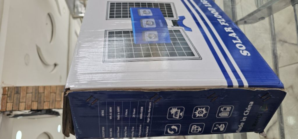 Wakatek 300W All-in-One Solar Flood Light with Solar Panel – Solar Lighting Distributor in Nigeria by Lumett