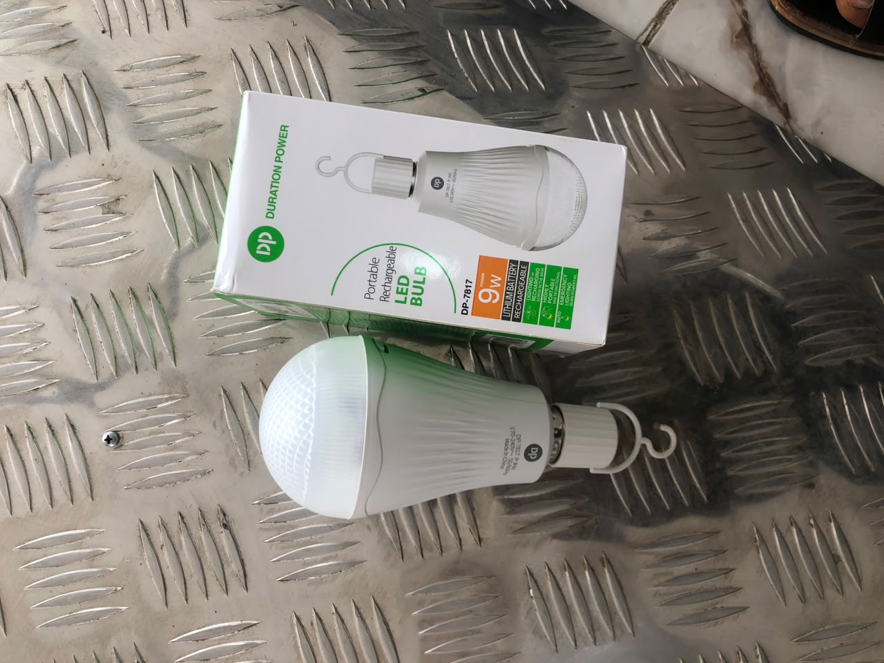 DP 9W Portable Rechargeable LED Bulb – DP-7817 By Lumett
