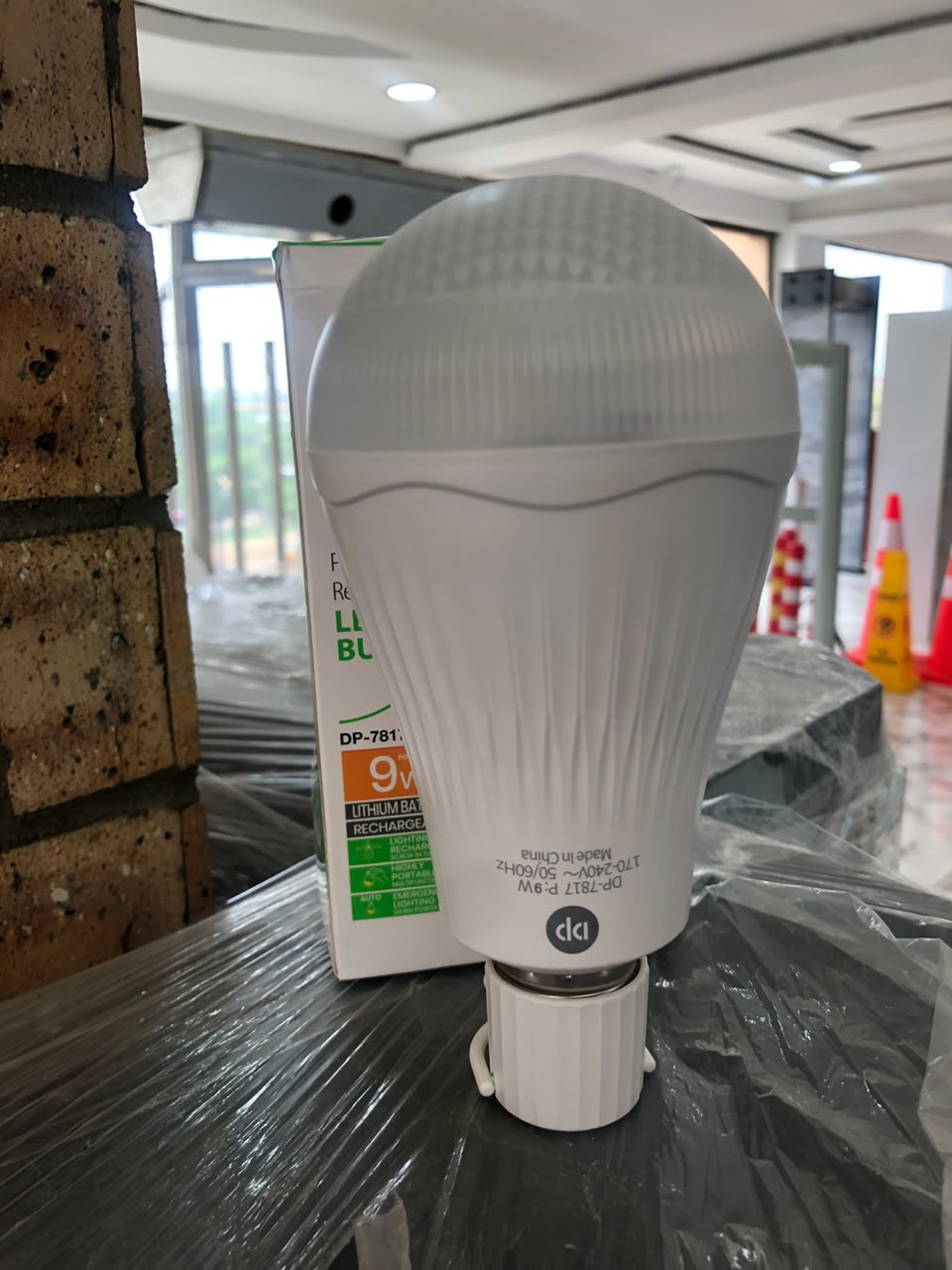 DP 9W Portable Rechargeable LED Bulb – DP-7817 By Lumett