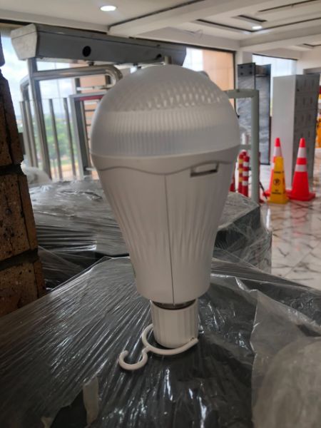DP 9W Portable Rechargeable LED Bulb – DP-7817 By Lumett