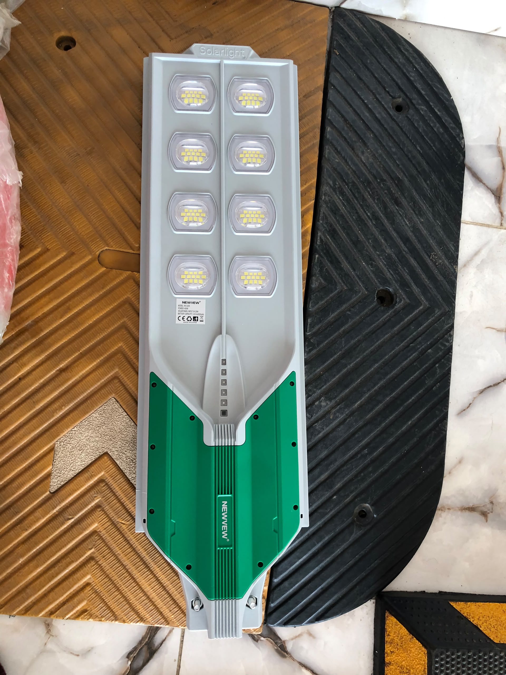 400W All In One Solar Powered Street Lamp for Roads and Estates By Lumett