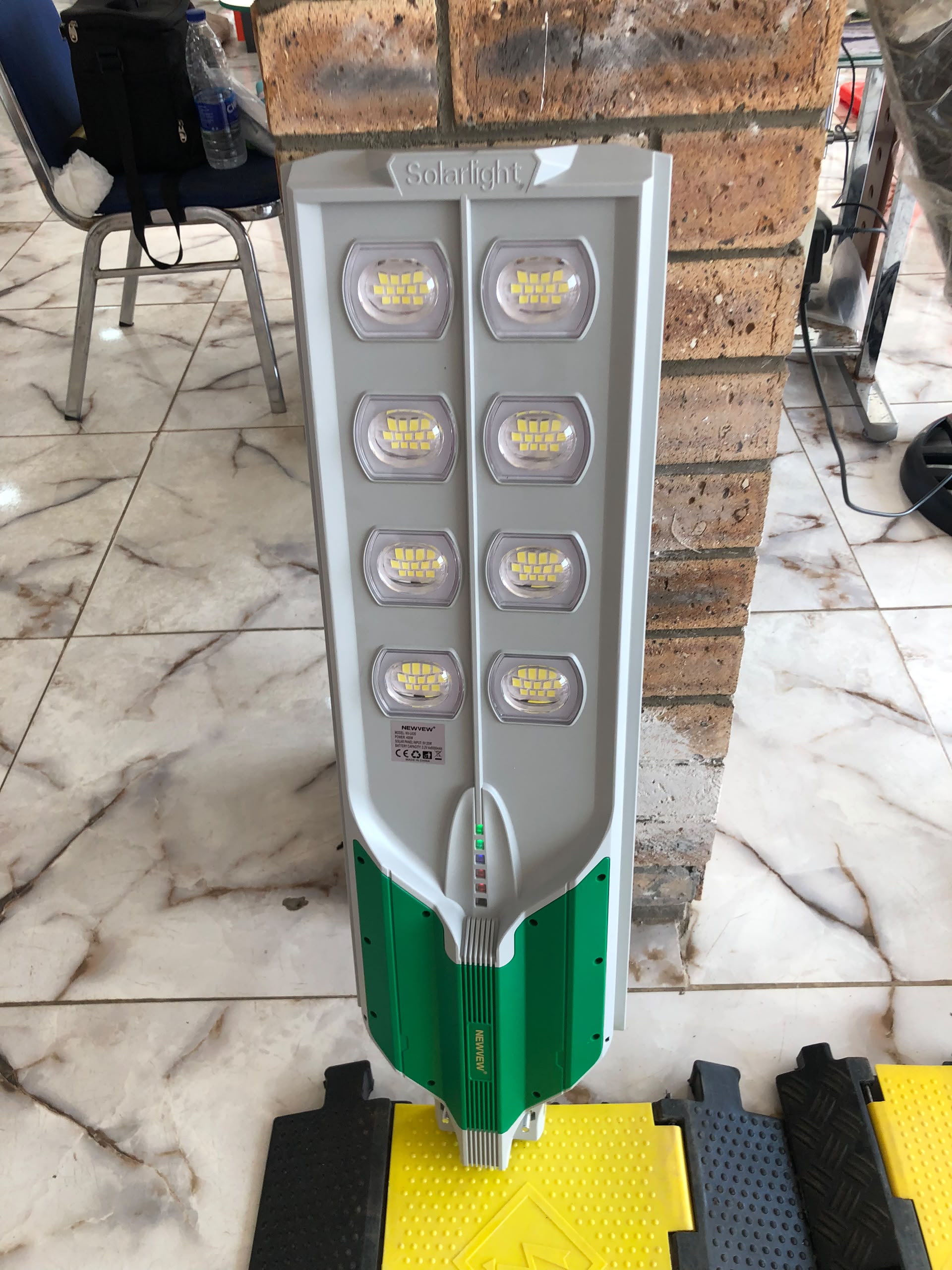 NEWVEW 400W Integrated Solar LED Street Light for Outdoor Illumination By Lumett